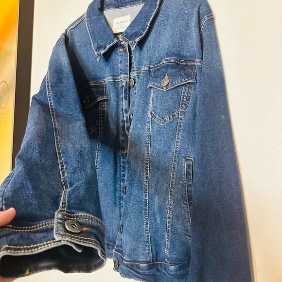 Torrid Denim Medium Distressed Long Sleeves Cotton Jeans Jacket Size 3X - Picture 8 of 9